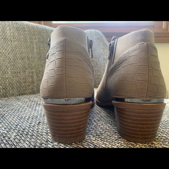 Simply Vera tan heeled boots - Picture 2 of 3